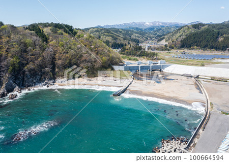 鳥瞰“岩手縣”宮古市太郎 太郎地區周圍的巨大潮堤 100664594