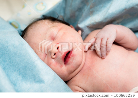 Newborn baby 0 months old baby Newborn baby 0 months old baby 100665259