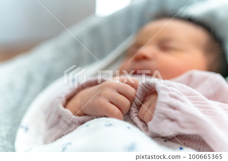 新生兒 0個月大的寶寶 100665365