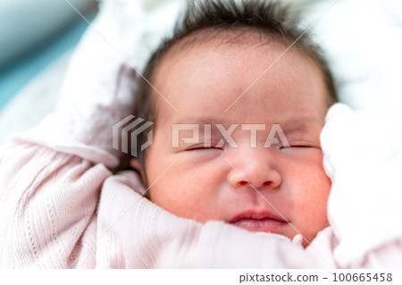 新生兒 0個月大的寶寶 100665458