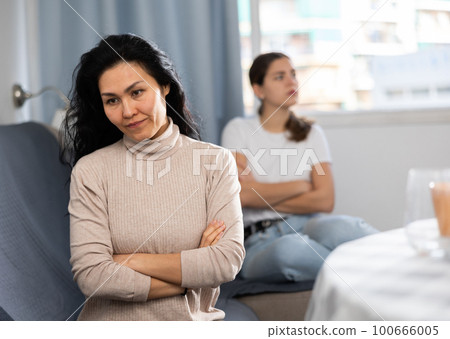 Two women having quarrel at home 100666005