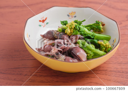 A mixture of firefly squid and rape flower 100667809