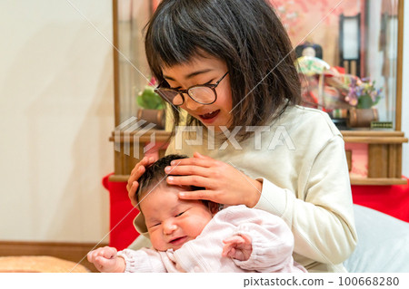 Hina 娃娃和嬰兒 Hinamatsuri 100668280