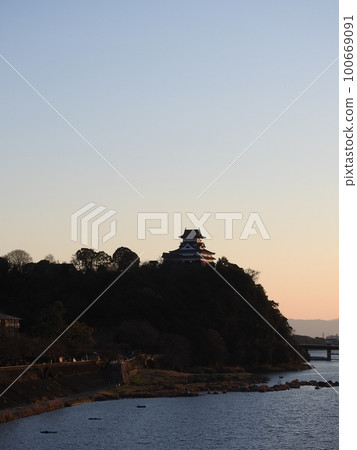 Inuyama Castle and Kiso River Inuyama Castle and Kiso River 100669091