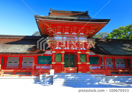 [Oita Prefecture] The upper shrine of Usa Shrine in sunny weather 100670933