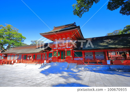 [Oita Prefecture] The upper shrine of Usa Shrine in sunny weather 100670935