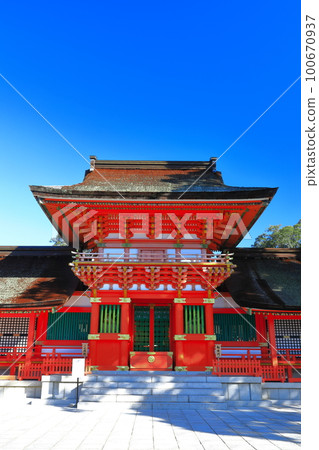 [Oita Prefecture] The upper shrine of Usa Shrine in sunny weather 100670937