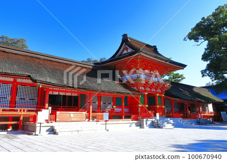 [Oita Prefecture] The upper shrine of Usa Shrine in sunny weather 100670940