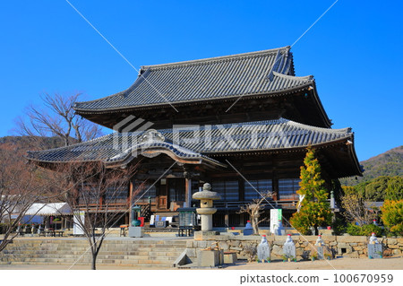 [山口縣]晴天時的周國分寺金堂 100670959