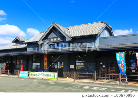 [熊本縣]天氣晴朗的JR阿蘇站 100670990