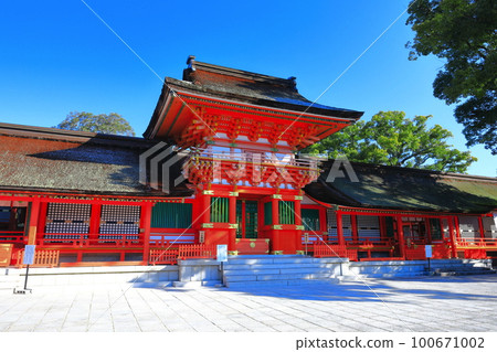 [Oita Prefecture] The upper shrine of Usa Shrine in sunny weather 100671002