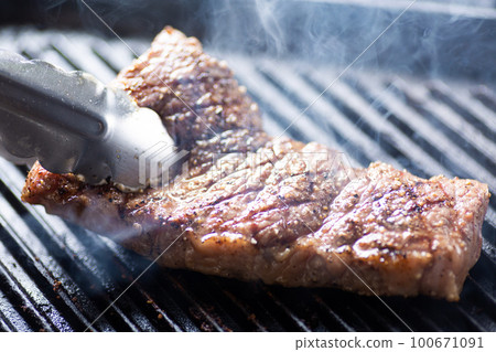 Beef loin steak (zabuton) Beef loin steak (zabuton) 100671091