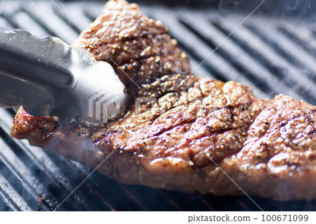 Beef loin steak (zabuton) 100671099