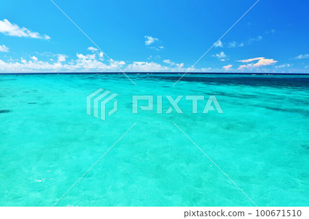 Okinawa Miyakojima blue sky and sea Okinawa Miyakojima blue sky and sea 100671510