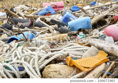 Marine debris 100671965