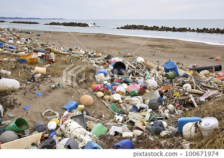 Marine debris Marine debris 100671974