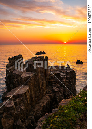 Tojinbo (evening view) Tojinbo (evening view) 100673865