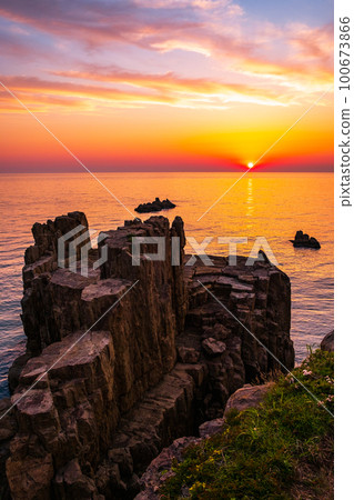 Tojinbo (evening view) Tojinbo (evening view) 100673866
