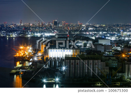從千葉港塔看千葉市的夜景 從千葉港塔看千葉市的夜景 100675300