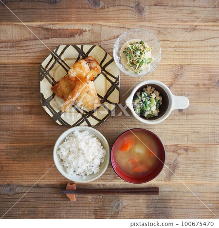 清蒸雞、大白菜和話梅春捲 100675470