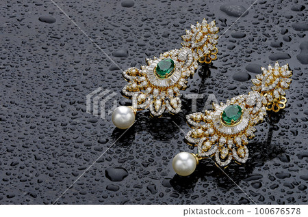 Indian Gold jewelry Macro shot Indian Gold jewelry Macro shot 100676578