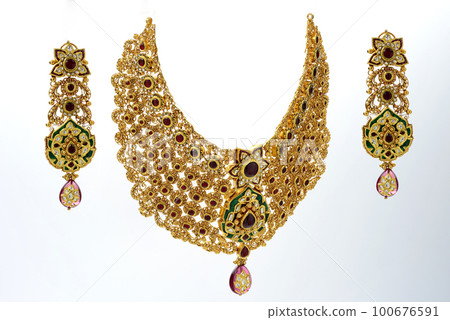Indian Gold jewelry Macro shot Indian Gold jewelry Macro shot 100676591