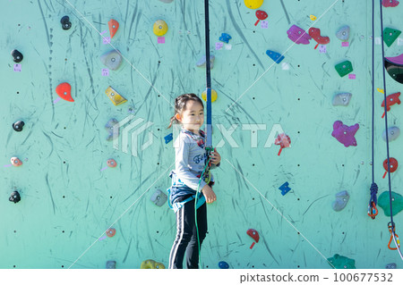child enjoying climbing 100677532