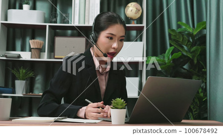 Enthusiastic female operator provide helpful customer service to customer. 100678492