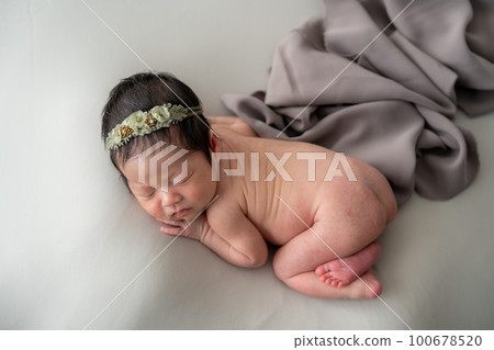 Newborn shoot 100678520
