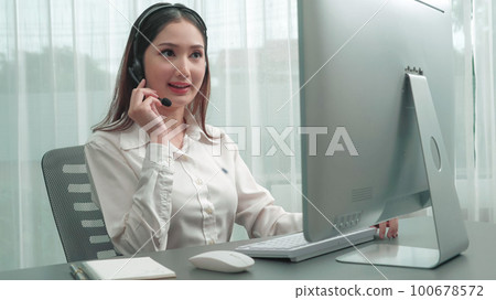 Enthusiastic female operator provide helpful customer service to customer. 100678572