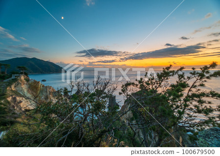 Shizuoka Nishi-Izu Sunset view from Koganezaki Park 100679500