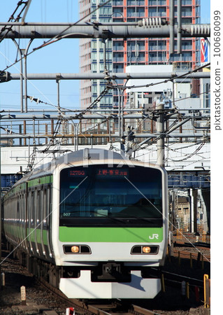 JR東日本山手線E231系列及塔式公寓 JR東日本山手線E231系列及塔式公寓 100680099