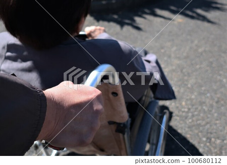 Wheelchair pushing hand 100680112