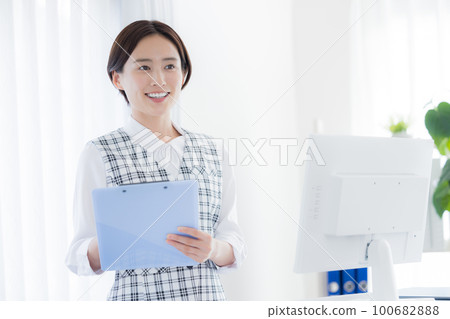 醫療醫療文員肖像 100682888