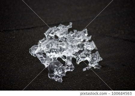 Icebergs on Diamond beach, Jokulsarlon, Iceland 100684563
