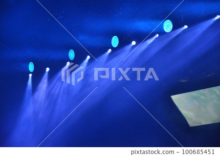 Stage lights Stage lights 100685451