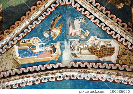 Old fresco and painting 100686030