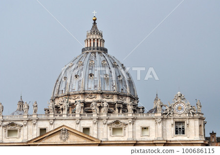 The dome of the San Pietro basilica, Vatican 100686115