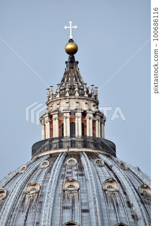 The dome of the San Pietro basilica, Vatican 100686116