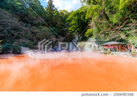 Chinoike Jigoku in winter Beppu City, Oita Prefecture Chinoike Jigoku in winter Beppu City, Oita Prefecture 100690386