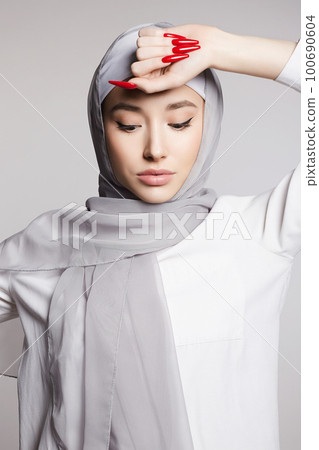 Long Nails On Hands Sexy Lady Stock Photo 662899513 | Shutterstock