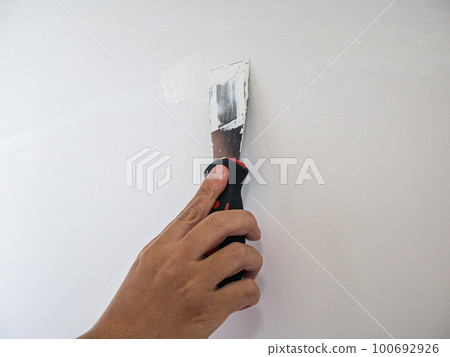 Plasterer hand repair crack white wall Plasterer hand repair crack white wall 100692926
