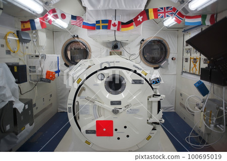 太空實驗艙 Kibo 內部 100695019
