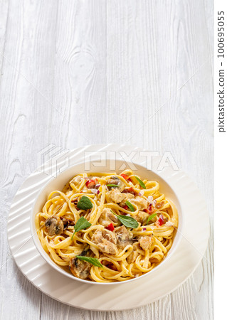 linguine Alfredo with Chicken, Mushroom in bowl 100695055