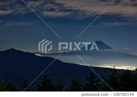 Night view of Mt. Fuji and Kofu Basin from Yatsugatake mountain range and Mt. Tennyo 100700149