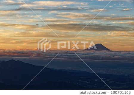 Sunrise sky and Mt. Sunrise sky and Mt. 100701103