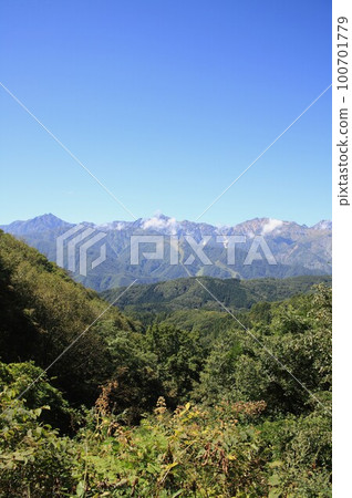 Mt. Kashimayari-gatake and Mt. Goryu in the Northern Alps from Azumino, Omachi City in the middle of summer surrounded by deep greenery 100701779