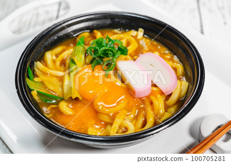 蛋頂咖哩烏冬面 100705281