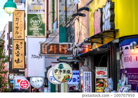 日本新大久保市中心區的東京城市景觀...... = 3月20日 100707950