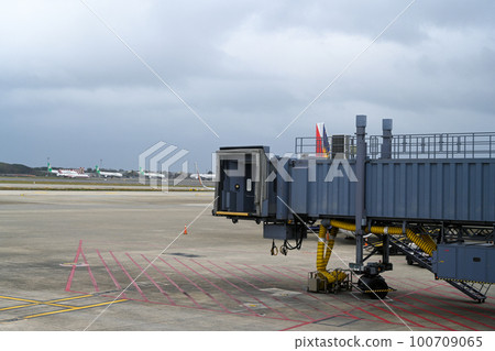 Taiwan Taoyuan - China Airlines Airport Stop Ping. 100709065